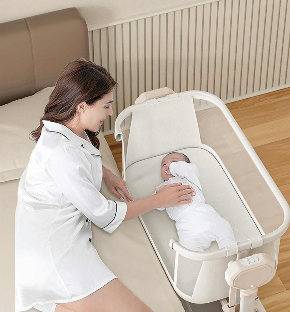 Sleep Solution Auto-Rocking Baby Bassinet With White Noise